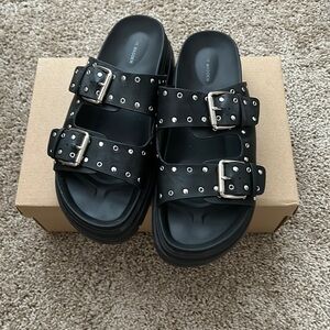 Steve Madden flat form slide, slip on style size 8.5